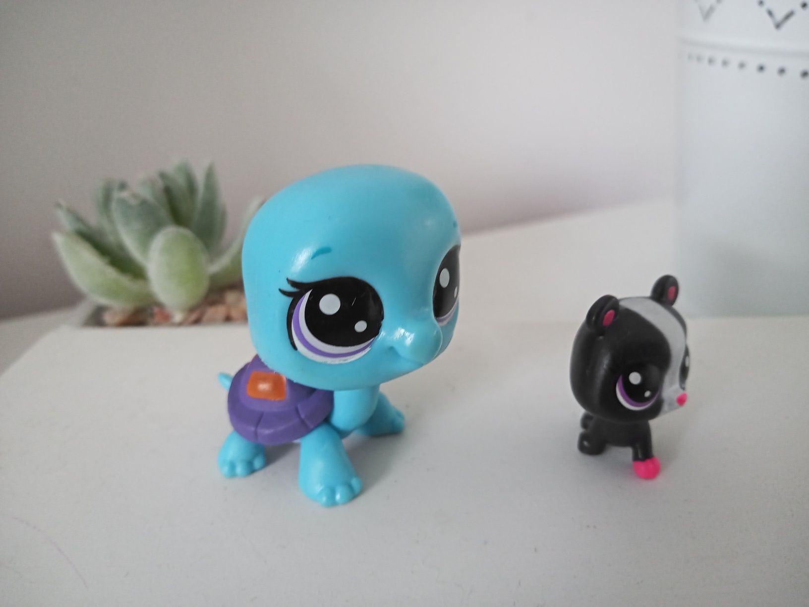 Figurki dwie sztuki żółw skunks LPS littlest pet shop