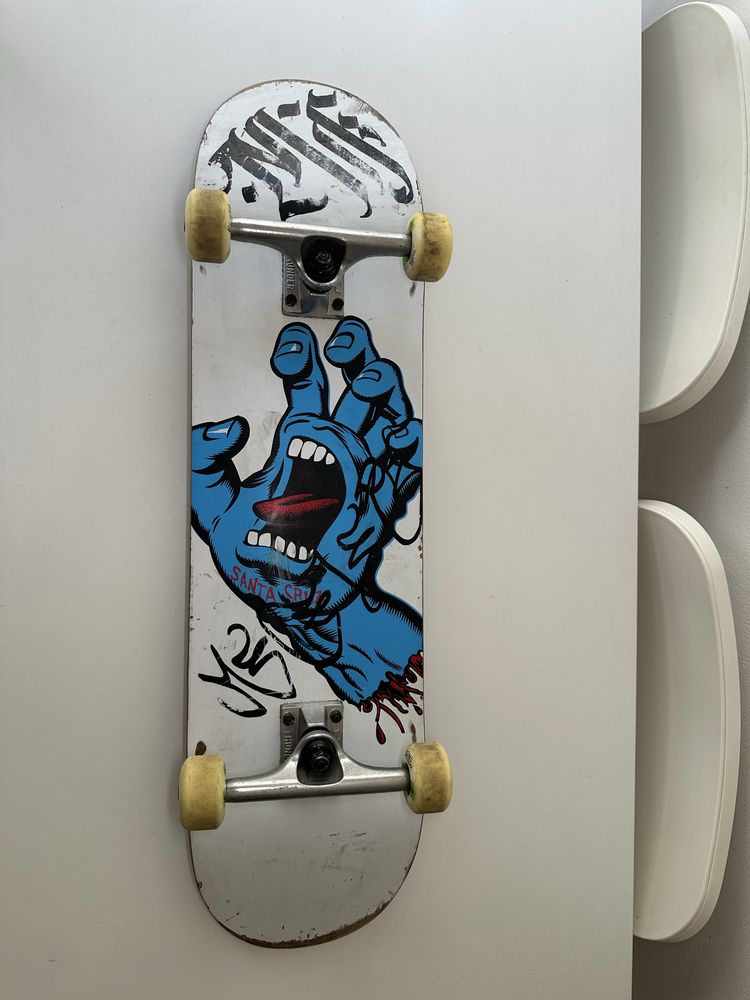 Skate completo Santa Cruz + Bones + Thunder Hi