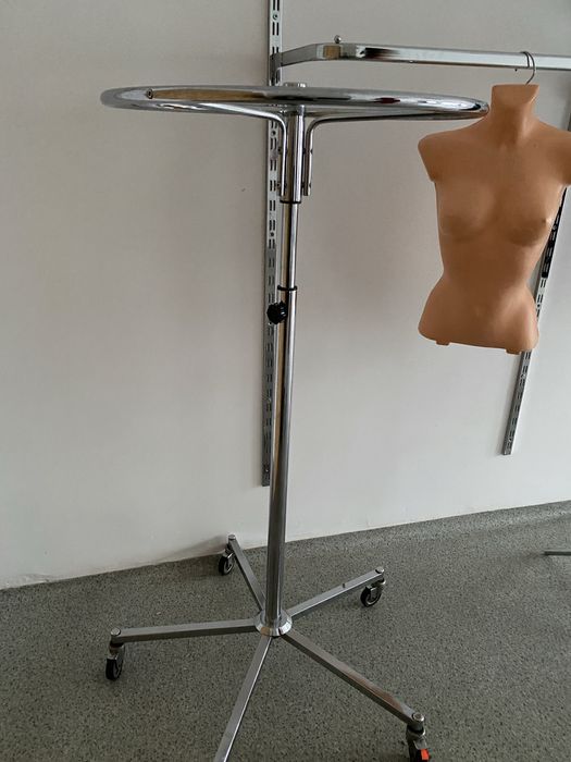 Tanio Sprzedam wyposażenie sklepu odzieżowego