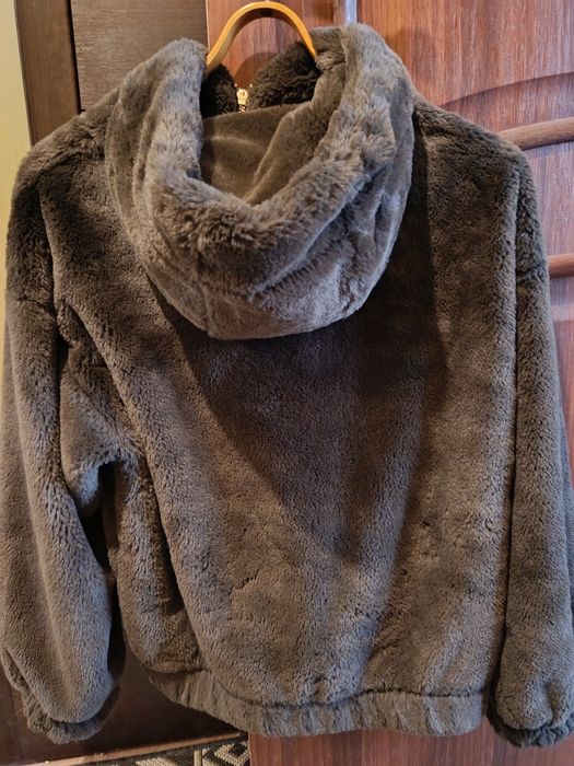 Продам шубку коричневу,коротку