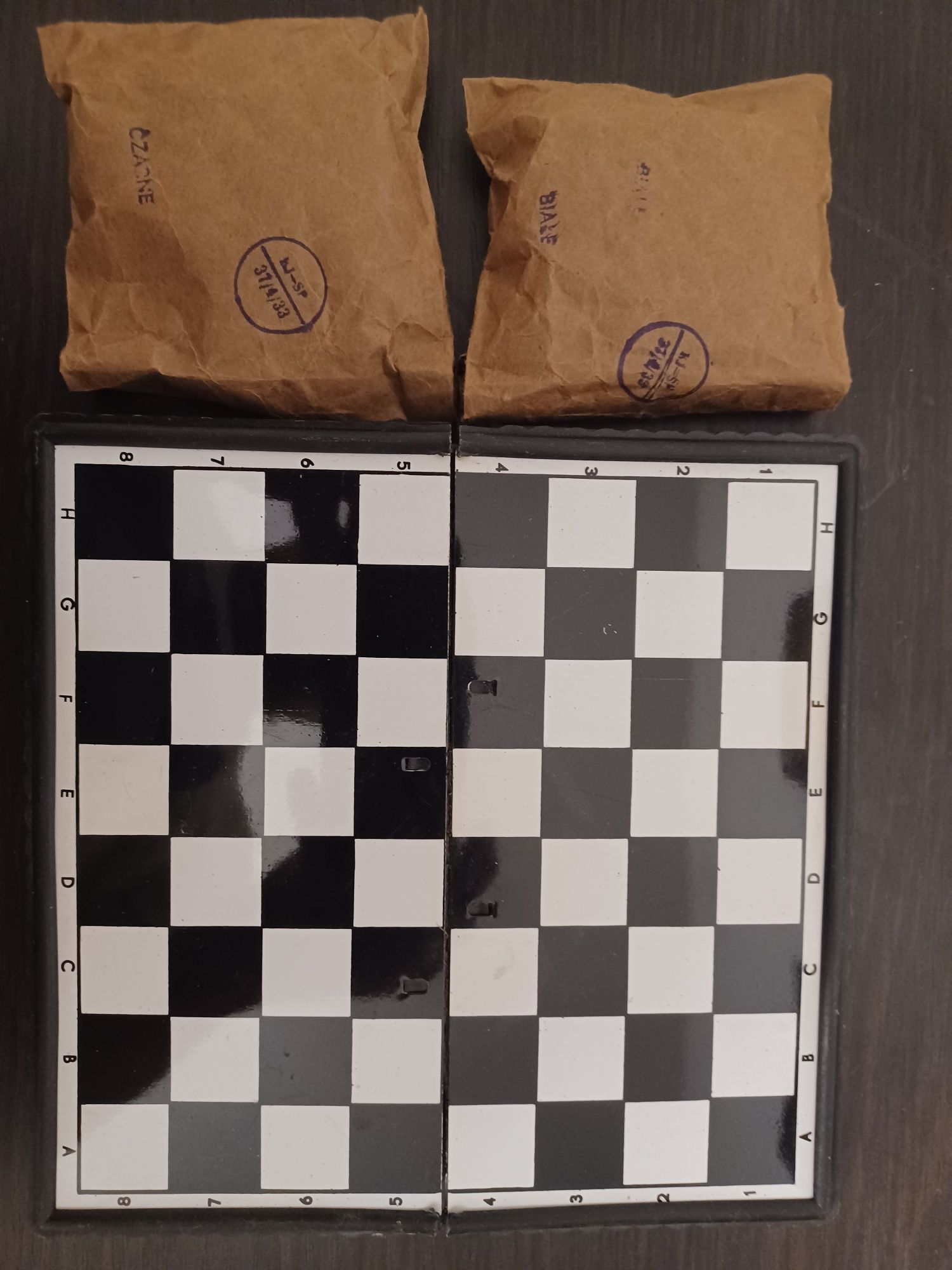 Szachy Magnetyczne Podróżne PRL oryginalny papier super stan