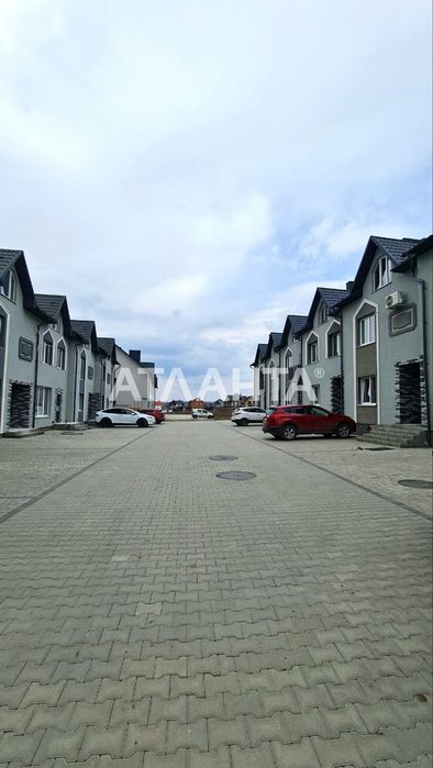 Таунхауз на вул. Горіхова