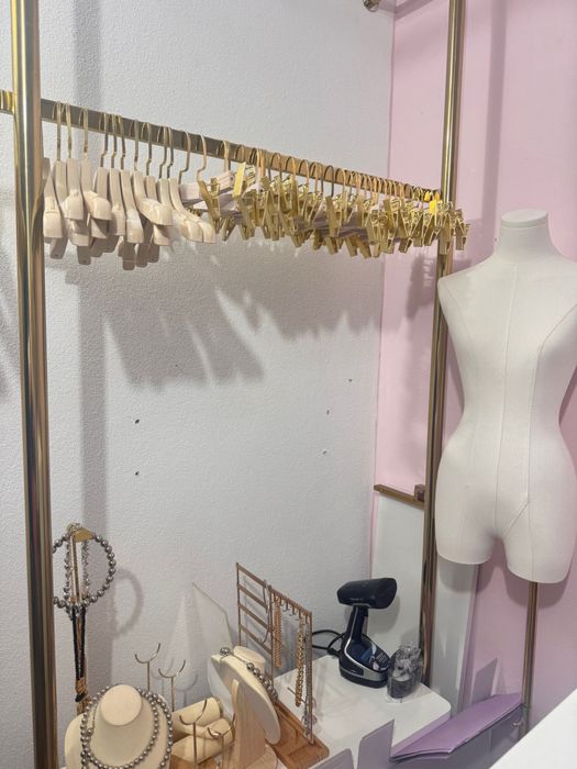 Vendo recheio de loja de roupas femeninas