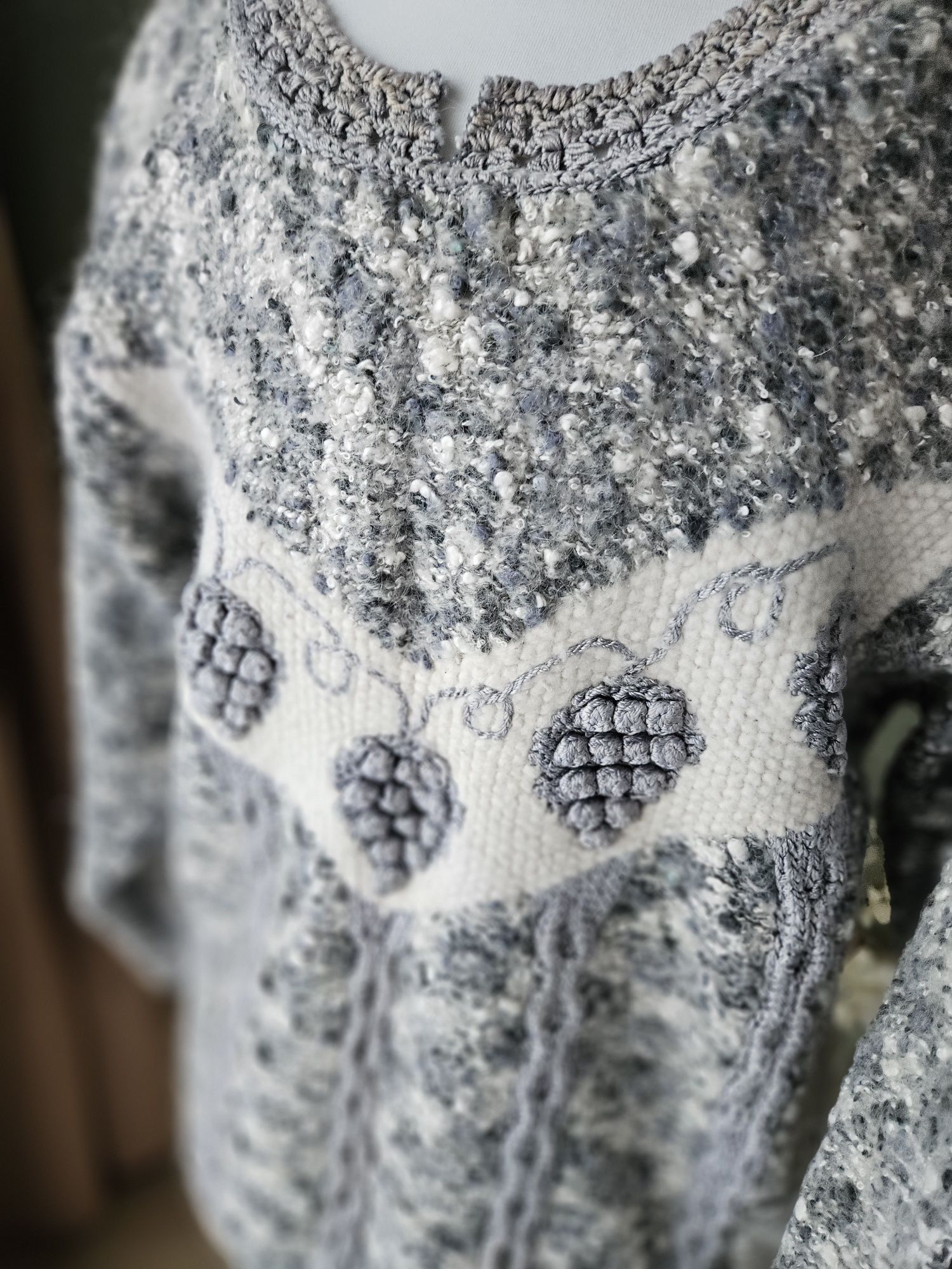 Vintage damski sweter z aplikacją 3D szary melanżowy  M/ L retro
