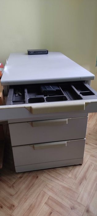 Szafka metalowo-drewnina do biura