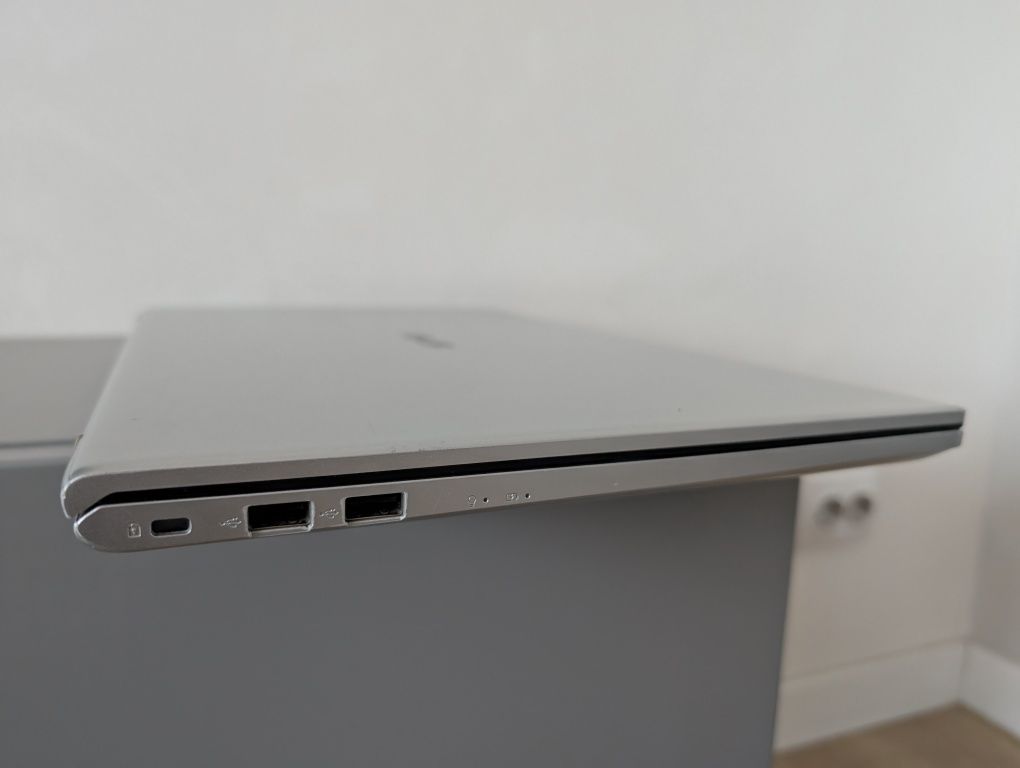 Ноутбук 17.3" Asus VivoBook X712J  i7-1065G7 / 16 GB DDR4 / 512 GB SSD