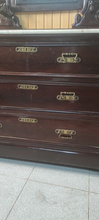 Cómoda madeira e mármore