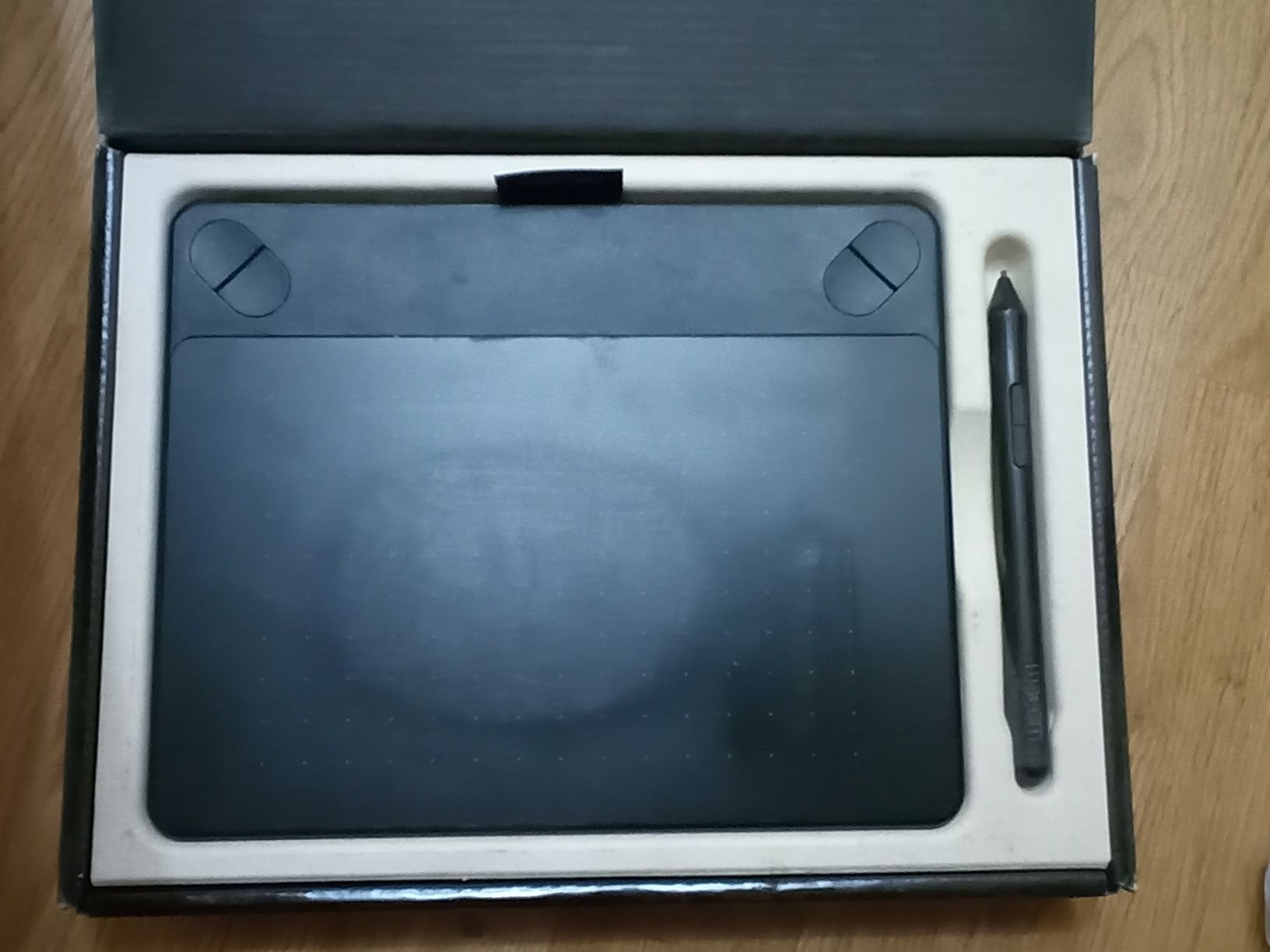 Продам графічний планшет Wacom  Intuos small