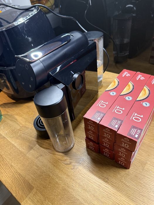 Sprzedam ekspres do kawy Delta Q Mini Qool Milk + spieniacz do mleka