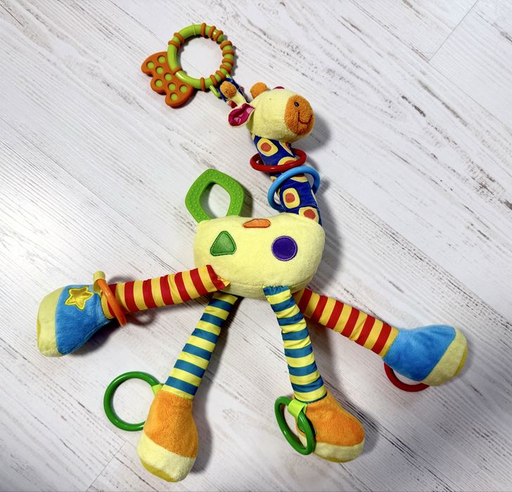 Іграшки для немовлят: спіральки, жираф, слоник, змійки.