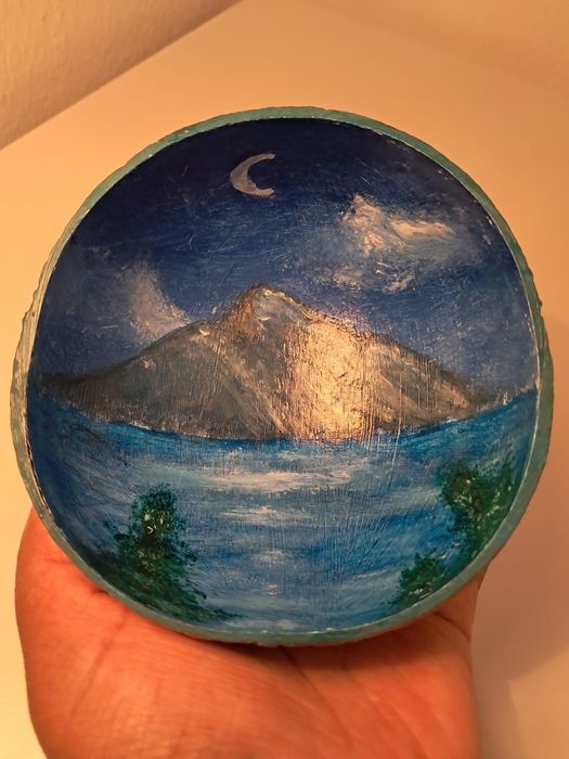 Coco pintando por dentro