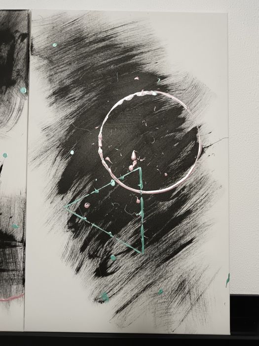 Dois quadros de arte moderna