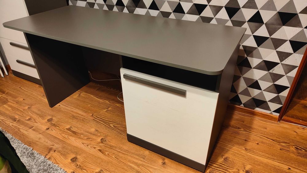 Duże biurko - 140x60 szare białe z szafką