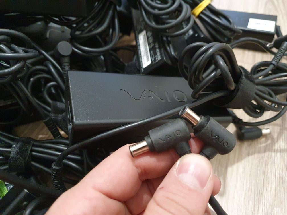 Зарядка зарядное блок питания Sony LG 19,5v оригінал