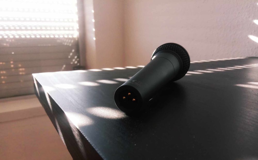 (NOVA) Behringer U-Phoria Um202HD + XLR + Behringer XM8500