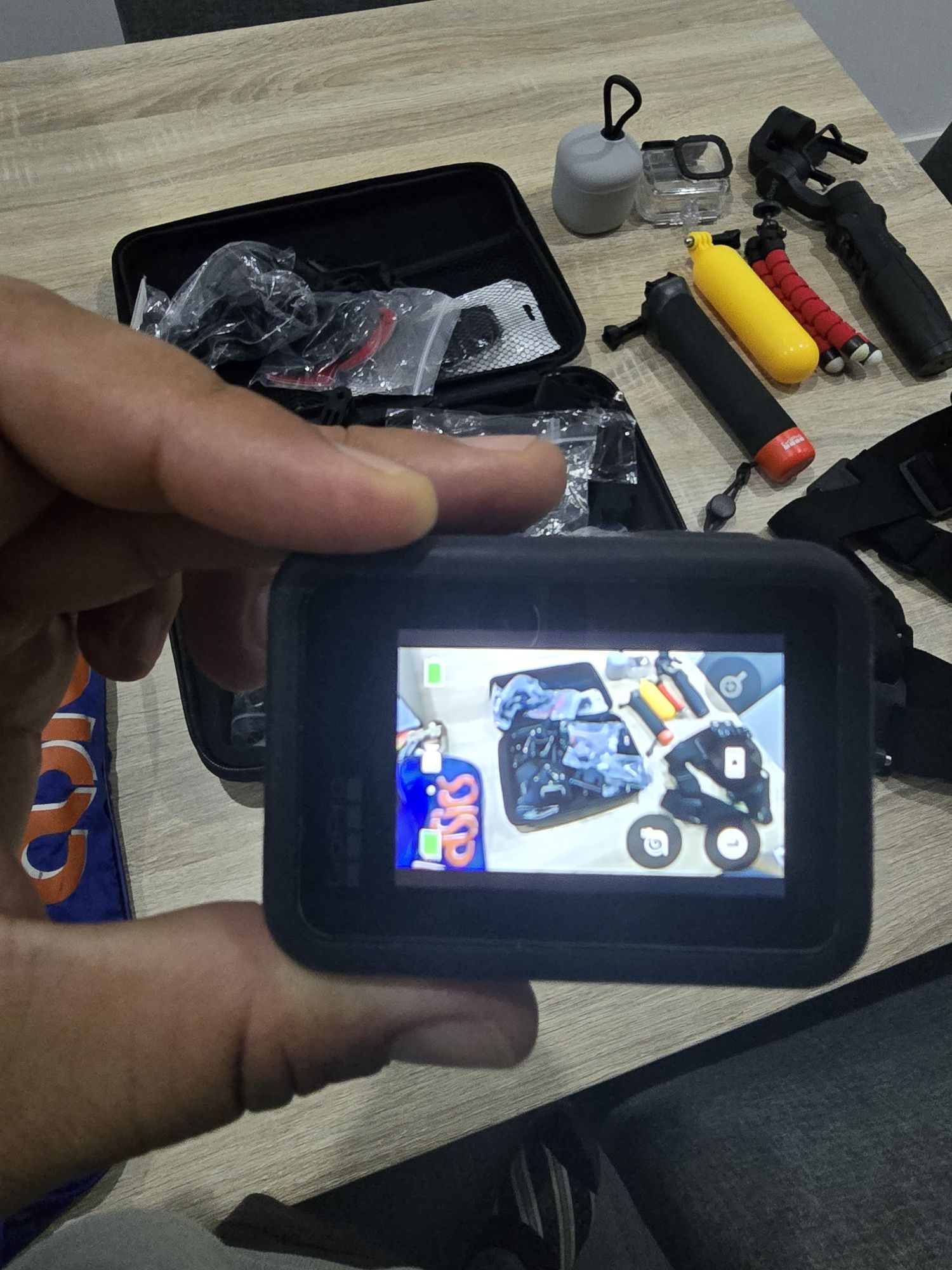 Vendo go pro 8 com muitos acessórios