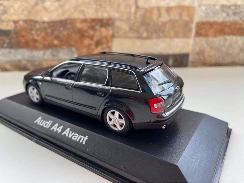 Miniatura 1:43 Audi A4 b6 preta