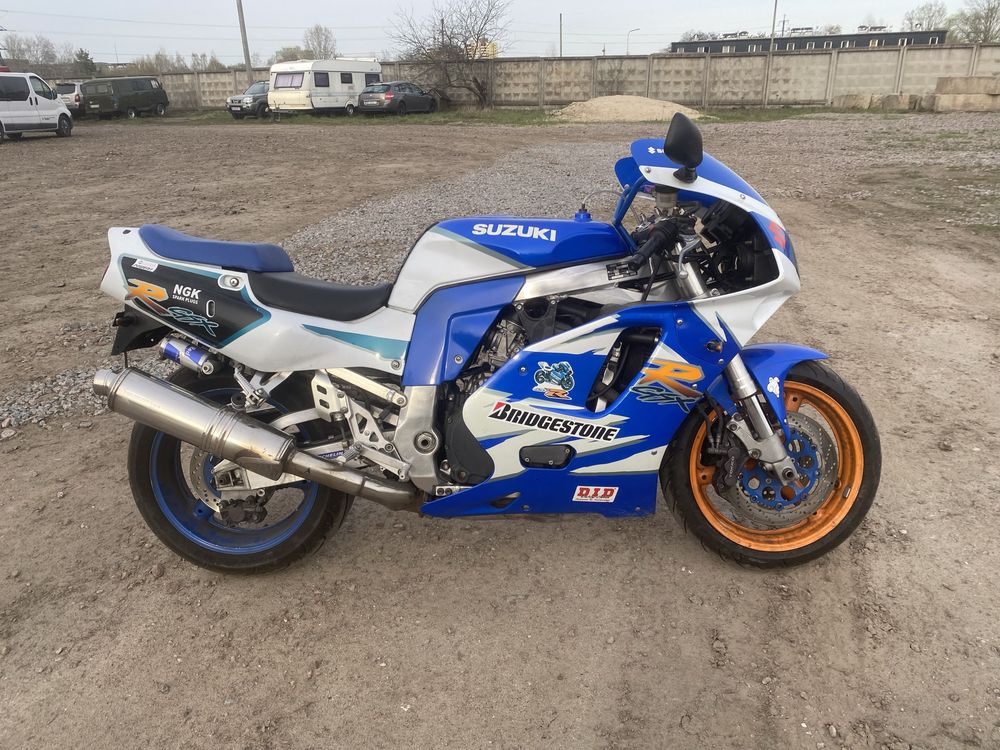 Suzuki gsx -r750