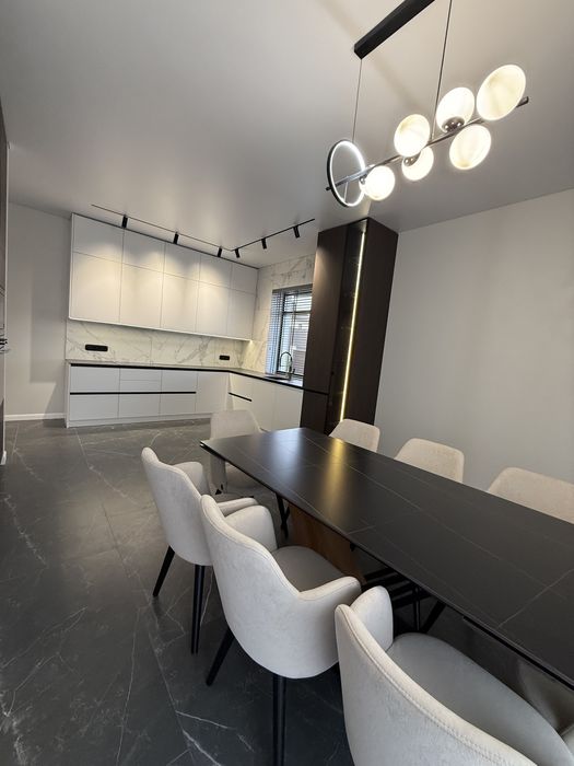 Будинок з газом в Стоянці! Закрите котеджне містечко з озером!