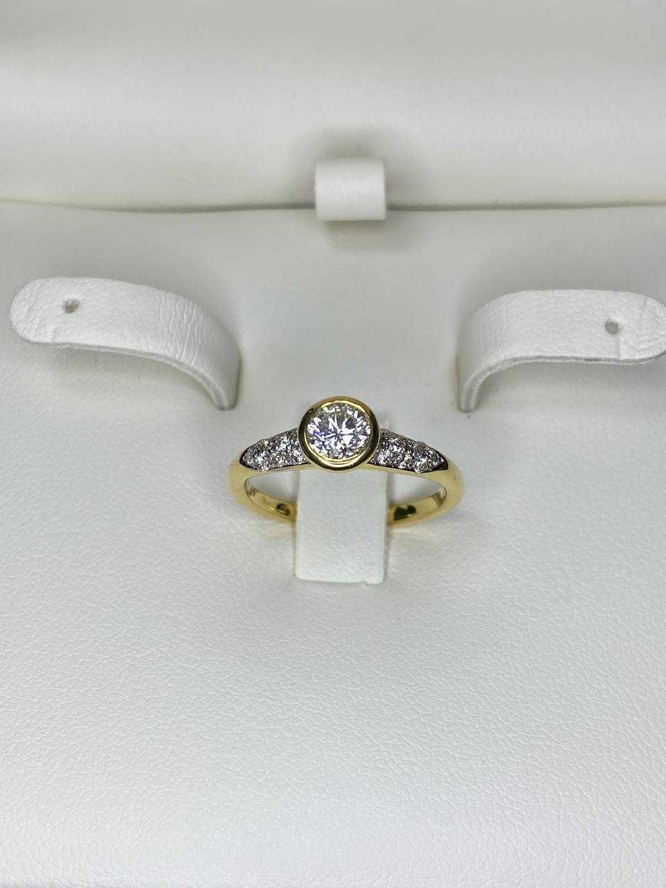 Золотое кольцо Tiffany&Co c бриллиантами.