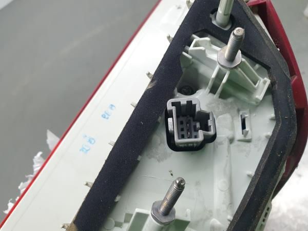 Farolim da mala direito JAGUAR XE (X760)