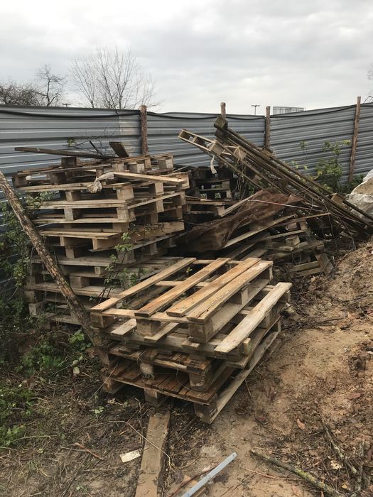Oddam uszkodzone palety i odpady drewniane