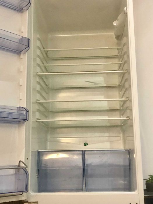 Frigorifico combinado AEG, em excelente estado (300 litros)