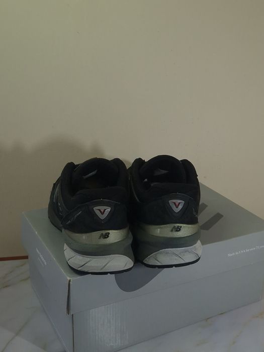 Оригінальні кросівки New Balance 990v5
990v5