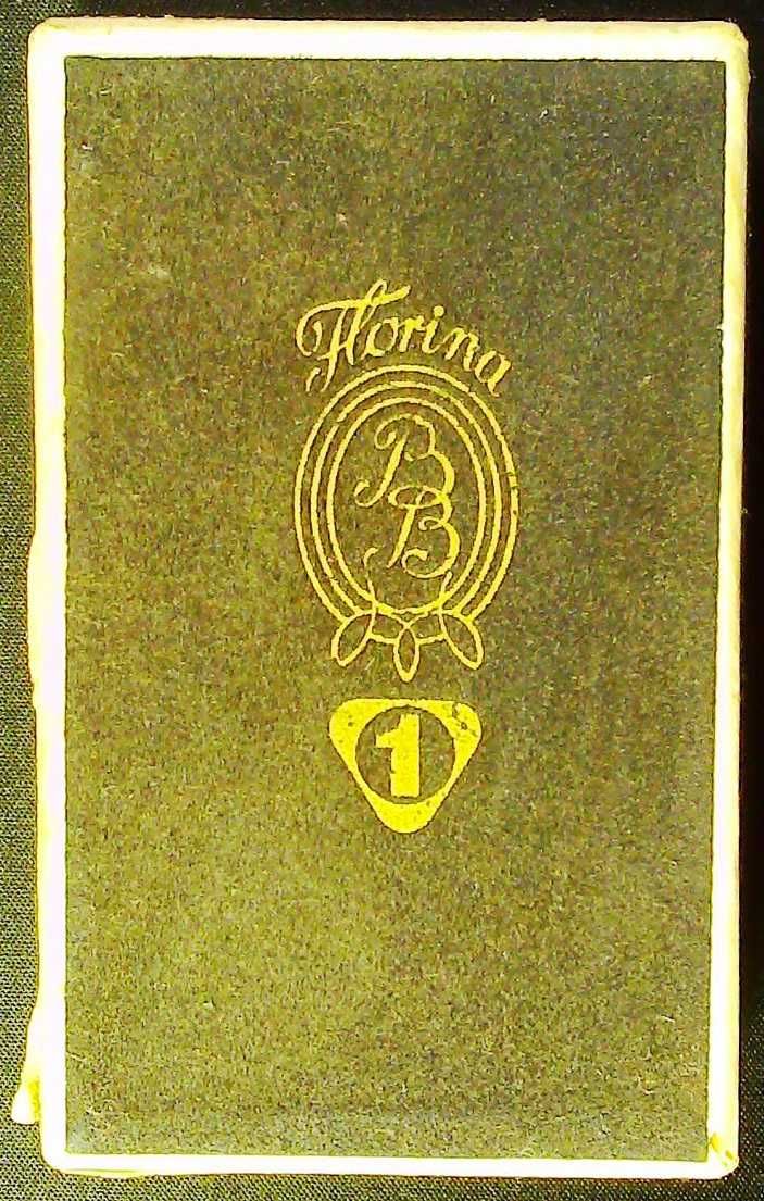 Pudełko tekturowe firmy Florina, oklejone „zamszowym” papierem