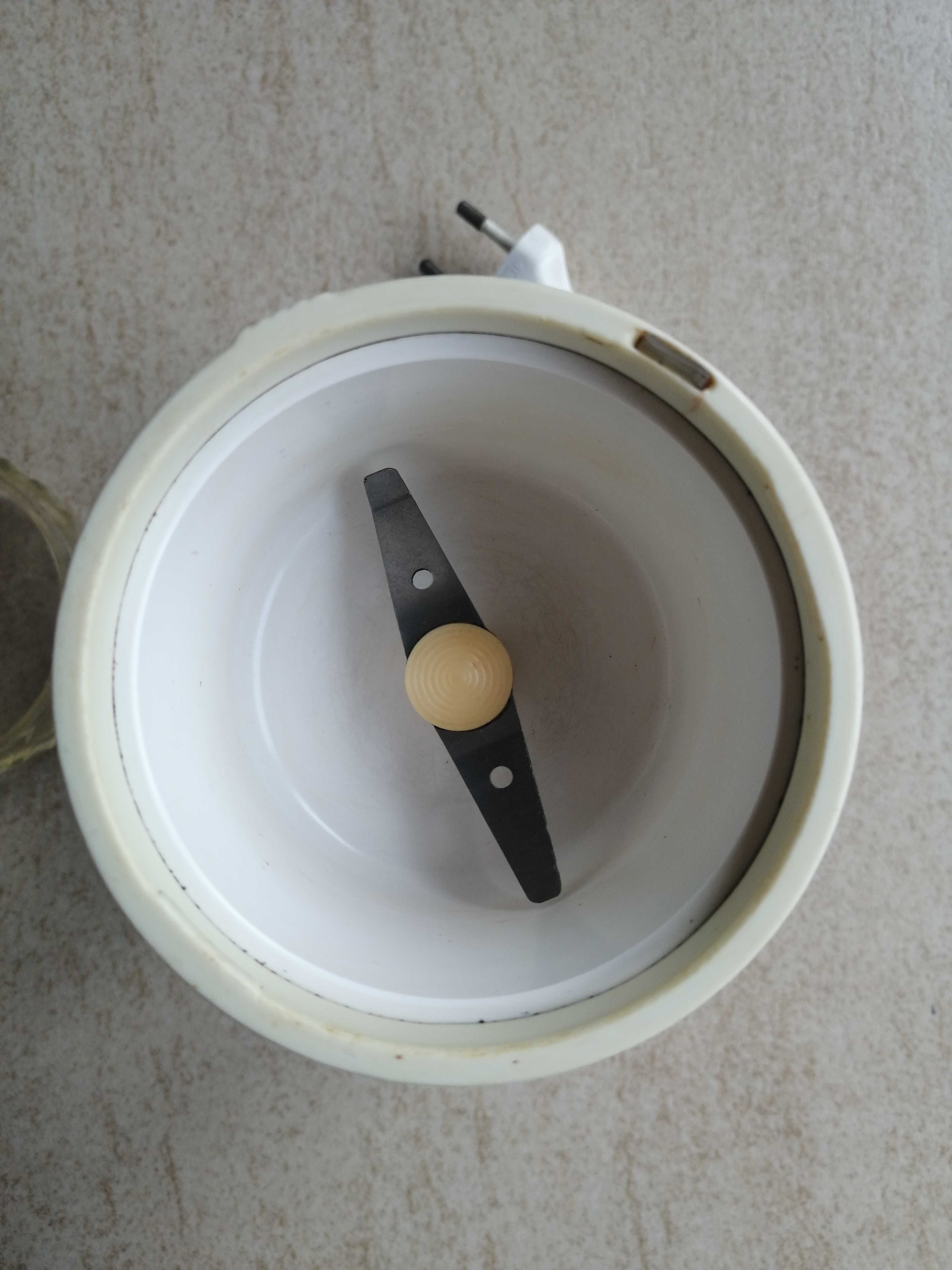 Elektryczny młynek udarowy do kawy Niewiadów 1972 typ 61 sprawny