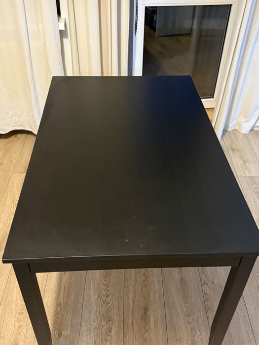 Czarny stoł w dobrym stanie ikea