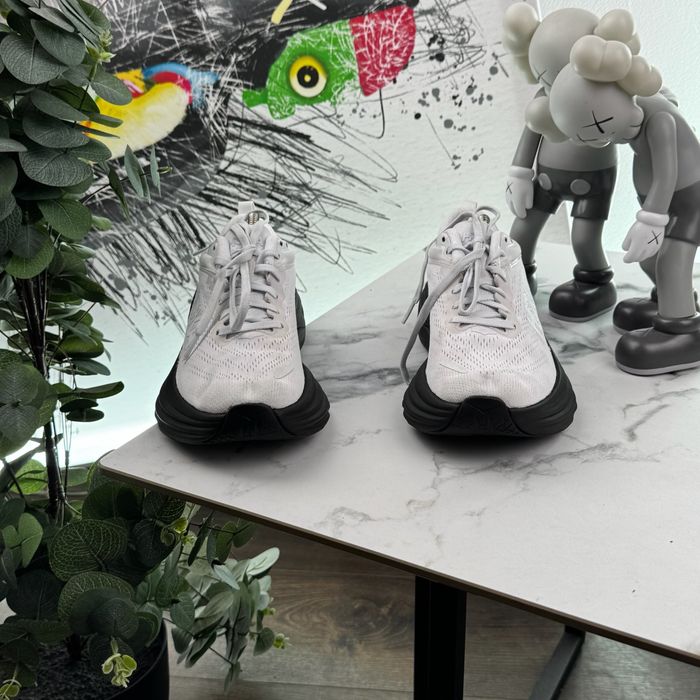 Кросівки Hoka Bondi 8 39 розмір E180