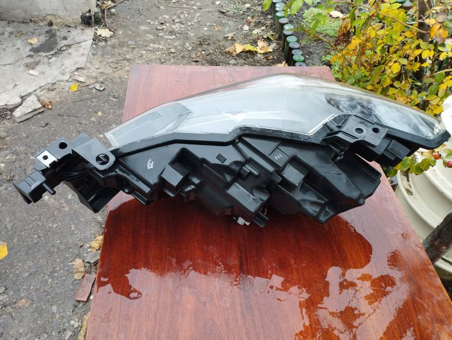 Фара передня права Mazda 6 gj