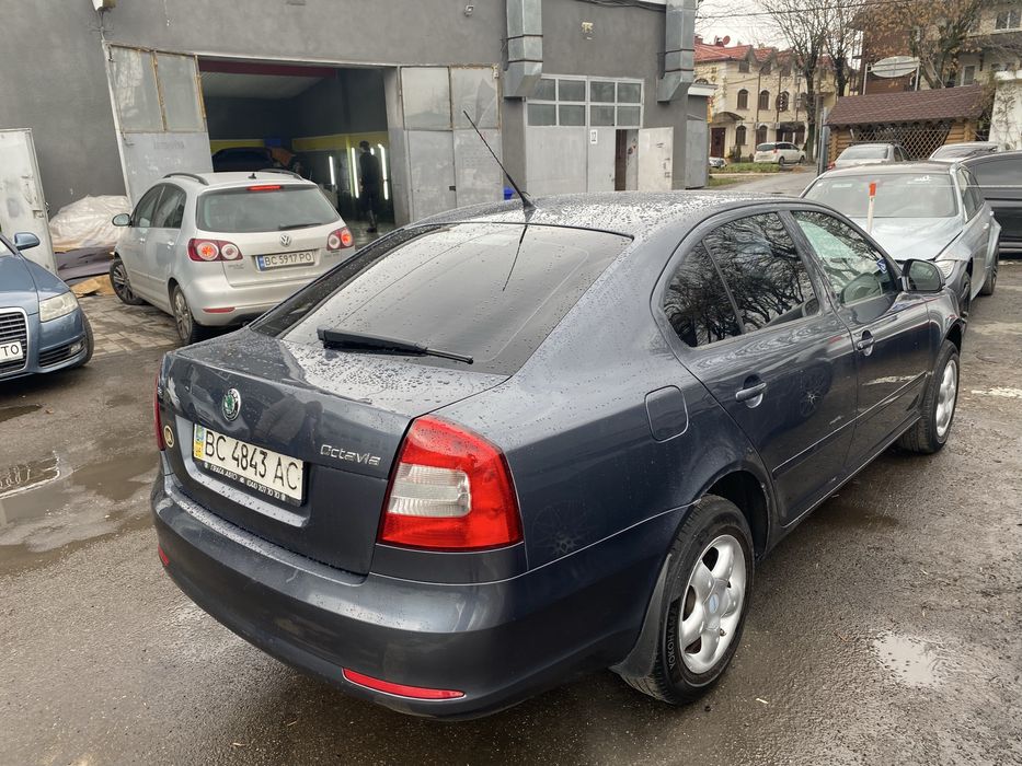 Skoda A5  1.8 TSI бензин MT