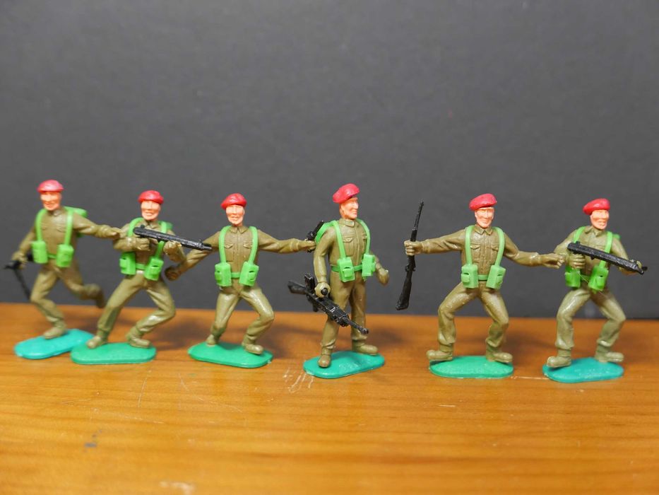 6 paraquedistas (anos 70)