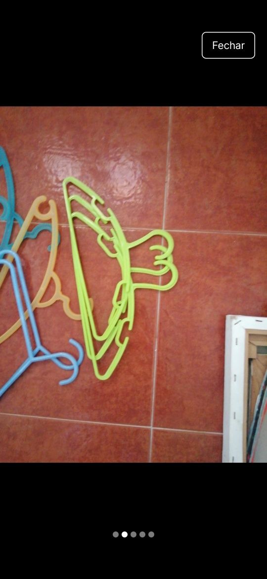 Conj 9 cabides criança, muito bom estado.
