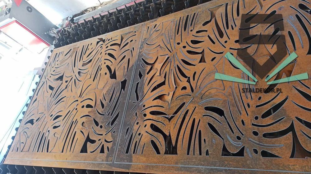 Brama przesuwna 5x1,5m wycinana laserowo, CNC,  panelowa.  Corten