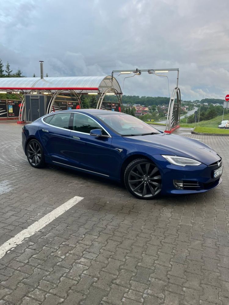 Tesla Model S 75D