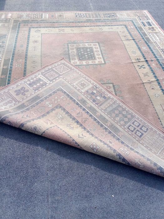 Продам килим (2шт) та килимове покриття