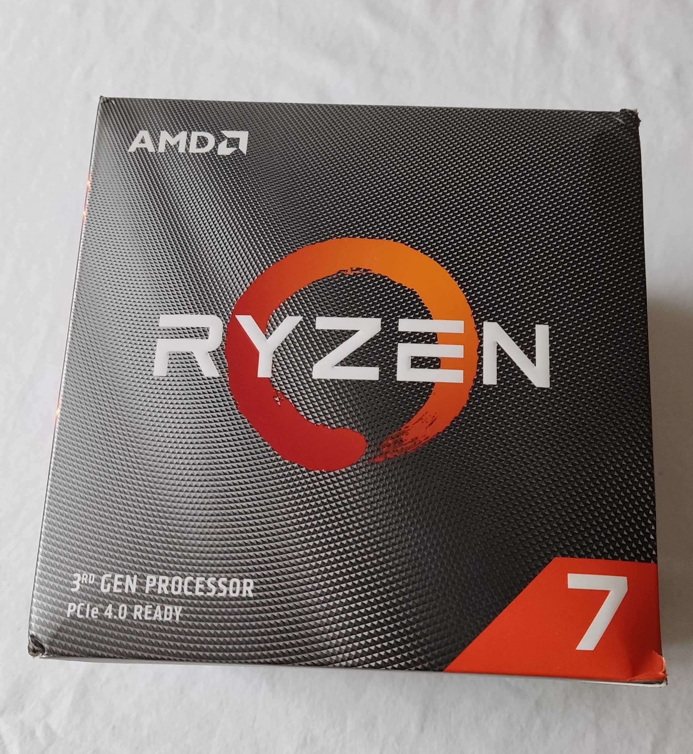 Procesor AMD Ryzen 7 3800X + Chłodzenie Stockowe RGB