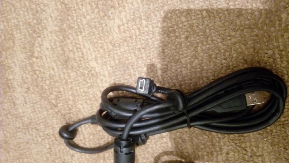 USB-кабель міні-USB (не мікро USB)