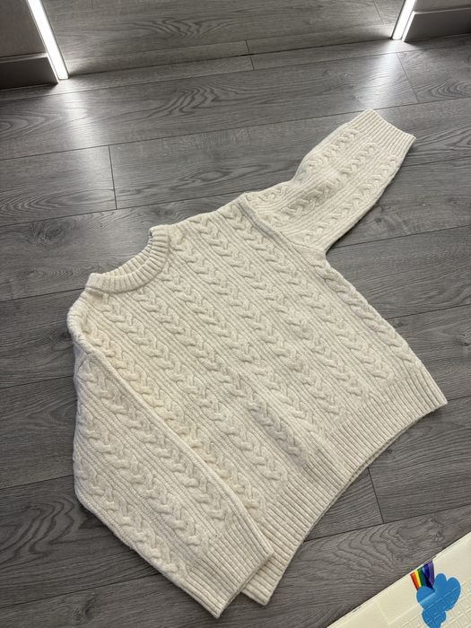 Теплий светр.