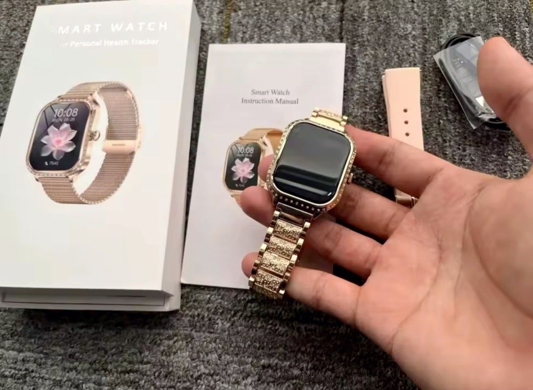 Smartwatch złoty z cyrkoniami