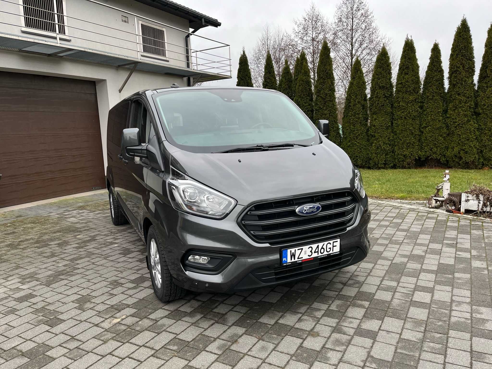 Wynajem nowych i komfortowych busów 8-osobowych: FORD Transit Custom