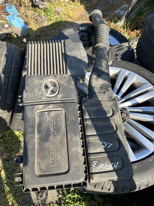 Кришка двигуна корпус повітряного фільтра Mazda 3 1.6 bk 1001409381