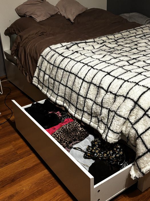 Rama łóżka ikea malm z 4 szufladami