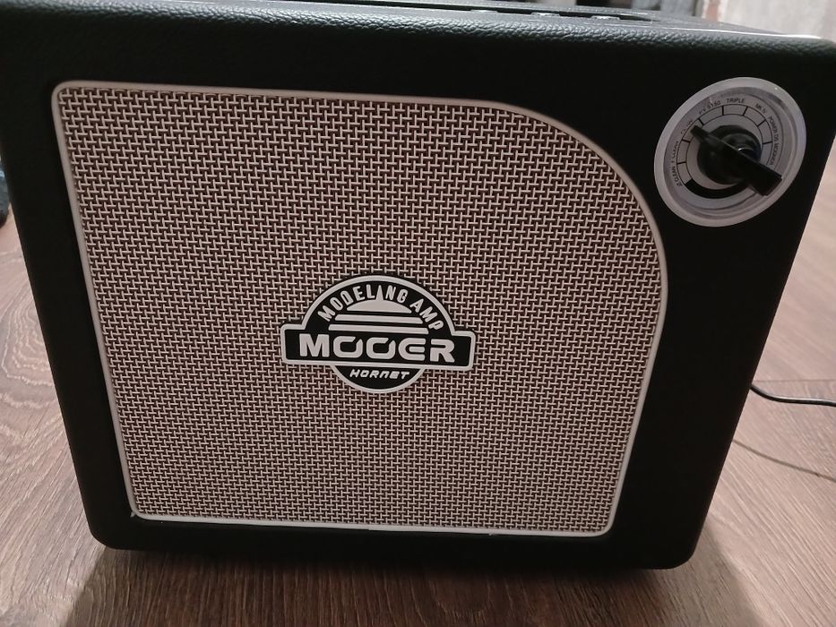 Комбік mooer hornet