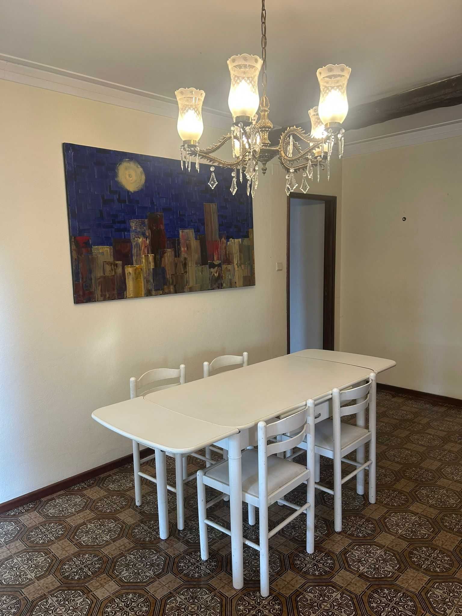 Mesa ajustável com 4 cadeiras