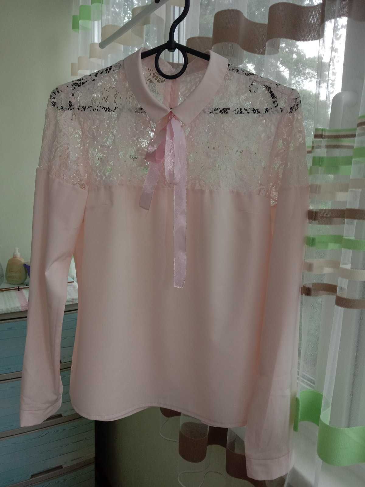 Школьная блузка нежно- розового цвета
