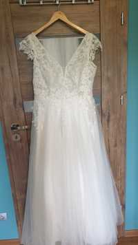 Sukienka ślubna z trenem na bardzo duży biust  , rozmiar  42